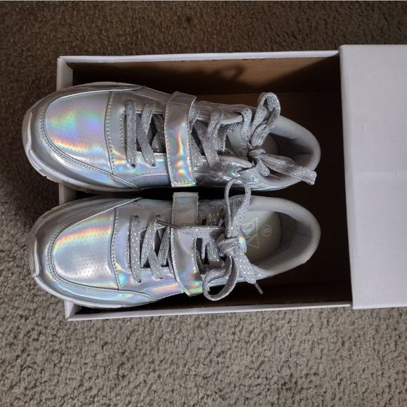 YRU dolls kill aire silver platform sneakers Space Alien Shoe Chain Charm 8 New - Picture 7 of 16